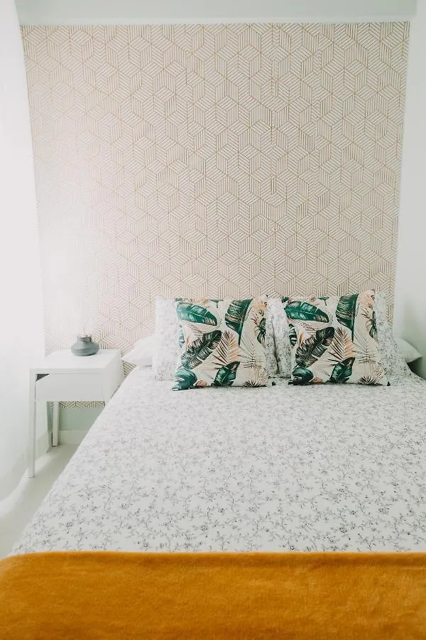 Apartamento Natural 2 Dormitorios Y Garaje 세비야 0*,